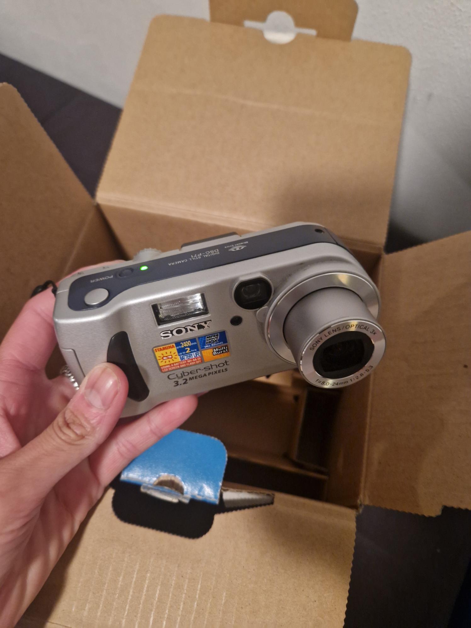 Vintage Sony Cyber-shot DSC-P71 3.2MP Digital Camera, 3X Optical