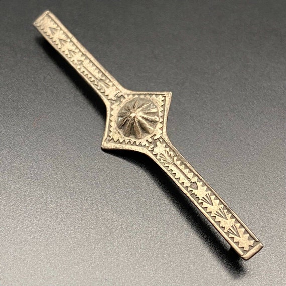 Showman ® Navajo Arrow print stirrup.