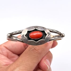 Vintage Navajo Native Coral Shadowbox Stampwork Silverarmband Manschett Liten 15,5 cm