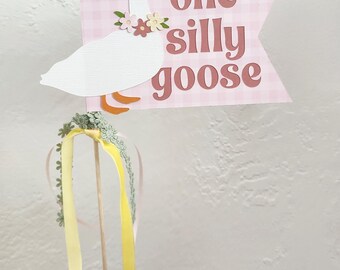 Una bandiera con gagliardetto "One Silly Goose": decorazione per la festa del primo compleanno