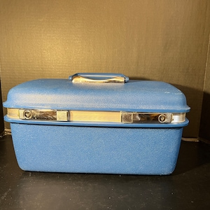 Classic Samsonite Brilliant Blue Train Case 1970's