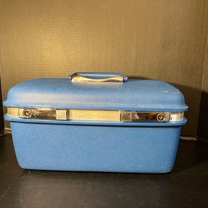 Classic Samsonite Brilliant Blue Train Case 1970&#39;s
