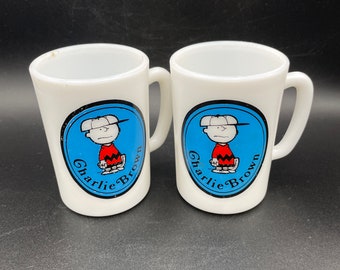 2個セット!Snoopy Charlie Brown AVONマグカップ Vintage 1969 Charlie Brown Avon Peanuts Snoopy Schultz Milk Glass