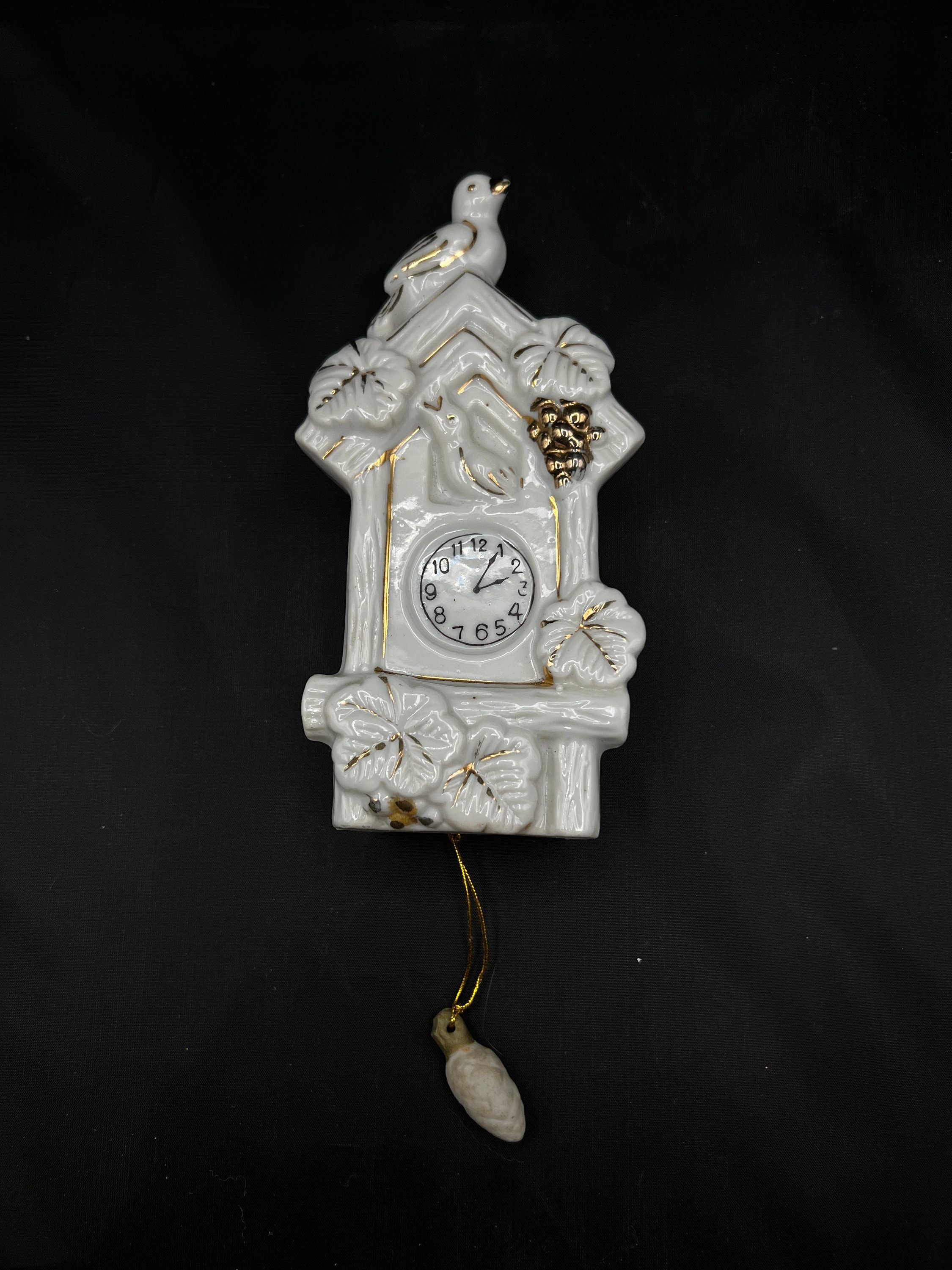 驚きの激安価格 Ceramic Cuckoo Clock Wall Pocket Japan Pinecone Pendulum - Etsy 小物