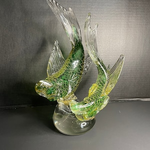 1960's Alfredo Barbini Murano Green and Amber Cased Bullicante Glass Double Fish Sculpture