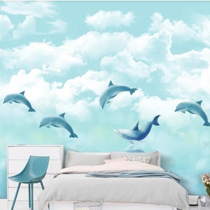 Carta da parati vivaio con cielo blu e nuvole bianche, delfini dipinti a mano, cameretta dei bambini, murales per camerette dei bambini