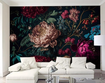 Peut inclure: Un fond bleu foncé avec un grand arrangement floral composé de fleurs roses, rouges et violettes. Les fleurs sont disposées dans un style luxuriant et romantique.