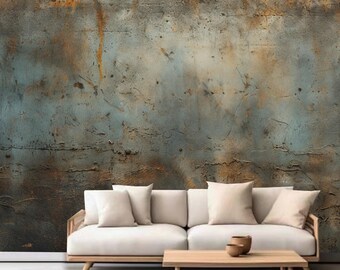 Könnte beinhalten: Ein weißes Sofa mit drei Kissen steht vor einer Wand mit einem strukturierten, rostigen, blauen und braunen Hintergrund.