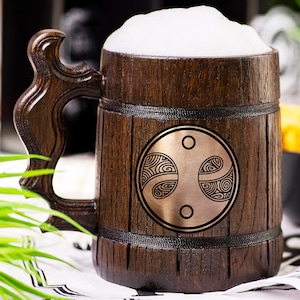 Fabel Bierkrug aus Holz, Gilde Bierkrug, personalisierter Bierkrug, individuell graviert