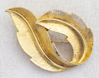 Vintage Elegant Golden Leaf Brooch by Gerry's - A16