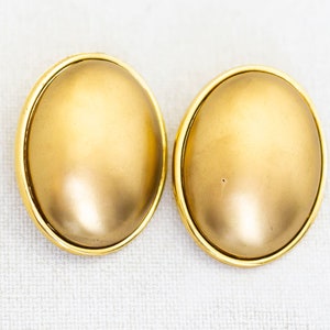 Vintage Gold Tone Shiny Oval Clip On Earrings - AB2