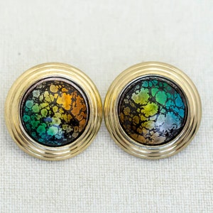Vintage Abstract Gradient Floral Gold Tone Circular Stud Earrings H1 image 1
