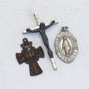 Vintage Crucifixion Celtic Cross Round Oval Mother Mary Cameo Pendants - H1