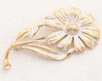 Vintage Art Nouveau Gold Tone Intricate Flower Brooch - A11