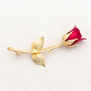Vintage Art Nouveau Red Rose Gold Tone Brooch - A11