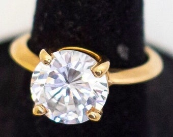 Size 6, Vintage Art Deco Circular Faux Diamond Gold Tone Ring - A23