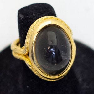 Size 4, Vintage Gothic Black Gem Gold Tone Round Oval Ring - H1