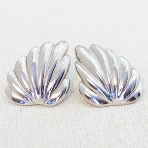 Vintage Geometric Silver Leaf Stud Earrings - i1