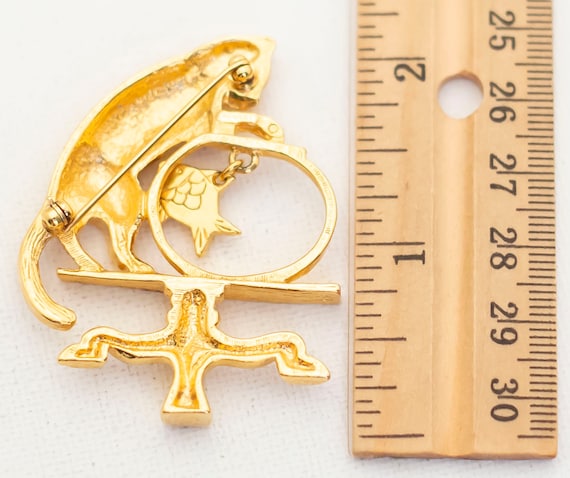 Vintage Curious Cat Brooch in Gold Tone by Avon -… - image 2
