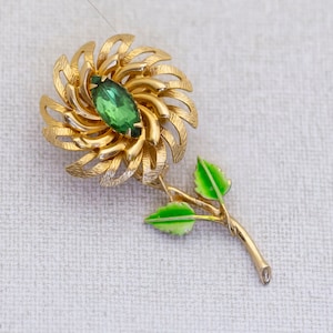 Vintage Art Nouveau Spiral Flower Green Faux Gem Elegant Brooch - L1
