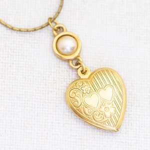 18 inch, Vintage Gold Tone Heart Faux Pearl Locket Necklace - C1