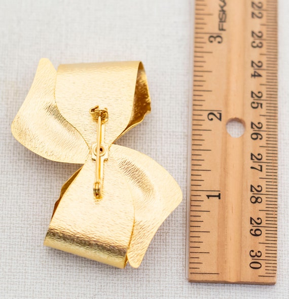 Vintage Cute Golden Bow Brooch - A10 - image 2