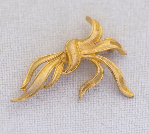 Vintage Abstract Floral Seaweed Gold Tone Brooch … - image 1