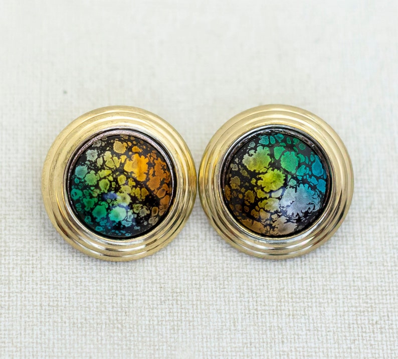 Vintage Abstract Gradient Floral Gold Tone Circular Stud Earrings H1 image 1