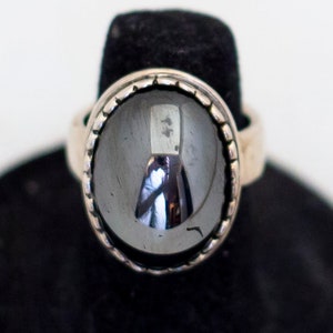 Size 5 1/2, Vintage Black Shiny Oval Faux Stone Silver Tone Ring by PD - A23