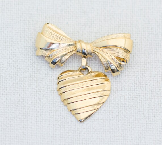 B3 Heart Brooch Vintage Broach Avon Jewelry Avon Brooch Love Brooch Heart Broach Vintage Brooch Gold Heart Brooch