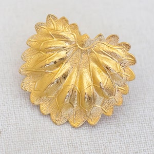 Vintage Gold Tone Intricate Leaf-shaped Elegant Scarf Ring - N1