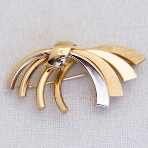 Vintage Gold Tone Abstract Figure Brooch - L1