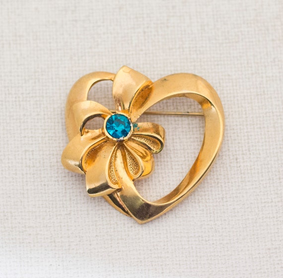 B3 Heart Brooch Vintage Broach Avon Jewelry Avon Brooch Love Brooch Heart Broach Vintage Brooch Gold Heart Brooch