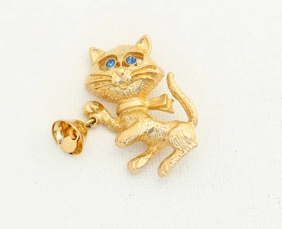 Adorable Vintage Kitty Cat with Bell Brooch by Av… - image 1