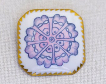 Broche carrée vintage violet floral délicat ton or - L1