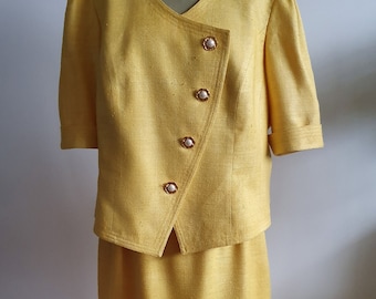 90's Vintage Zijden Pak, Jasje + Jackie Kennedy Chanel Stijl Rok, Gouden Knopen, Parels, Maat 44, 46, 18