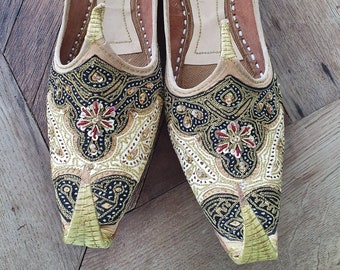 Handmade punjabi jutti for woman mojari khussa shoes for girl flip flops formal shoes, leather, embroidered
