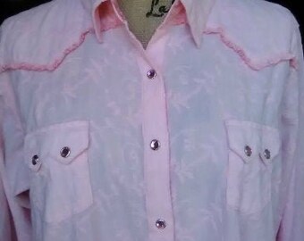 PRETTY IN PINK women's xxl Western Wrangler blouse. Textured. Ruffled edges. Snap closures. Cowgirl and prairie style!