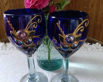 COBALT BLUE hand embellished in gold wine glasses. Set of two. Vintage. Dazzling happy hour. Bordeaux, Cabernet Sauvignon, Merlot wedding