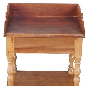 Early American Maple & Cherry Two Tier Side Accent Table Dry Sink Washstand 32&quot;