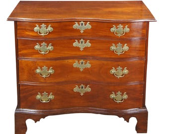 Antique American Chippendale Serpentine Mahogany Bachelors Chest of Drawers 38"