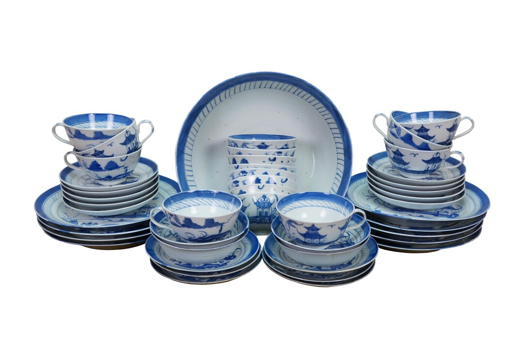 46 Pc Vintage Chinese Export Canton Blue & White Porcelain Pagoda ...