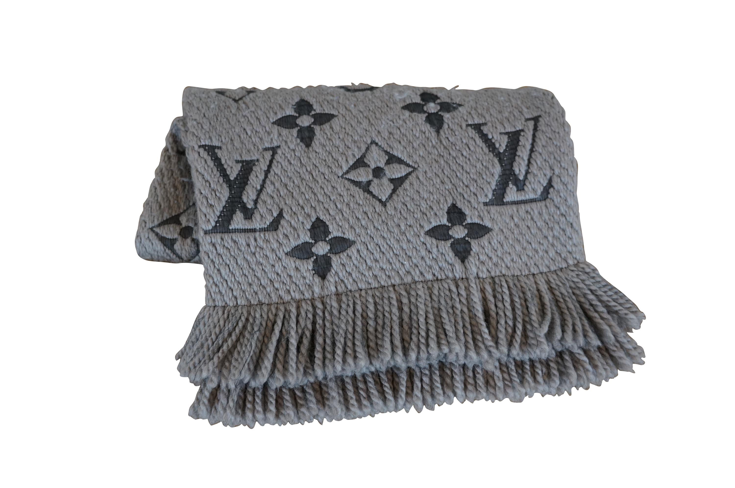 Louis Vuitton エシャルプロゴマニア グレー Louis Vuitton LV Logomania Monogram Gray Wool Silk Scarf Shawl