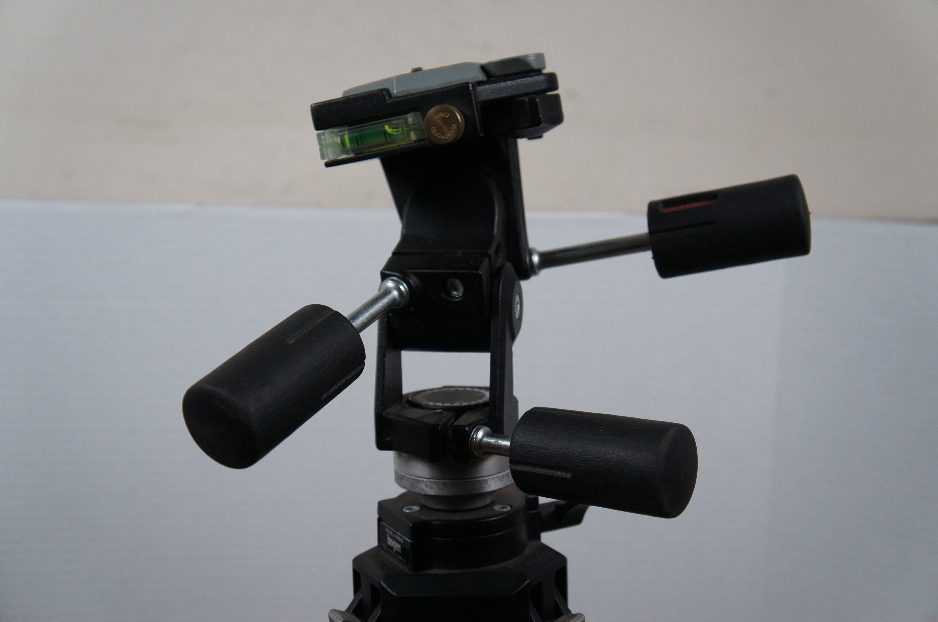 Italian Bogen Manfrotto Professional Tripod 3021 Pan Tilt