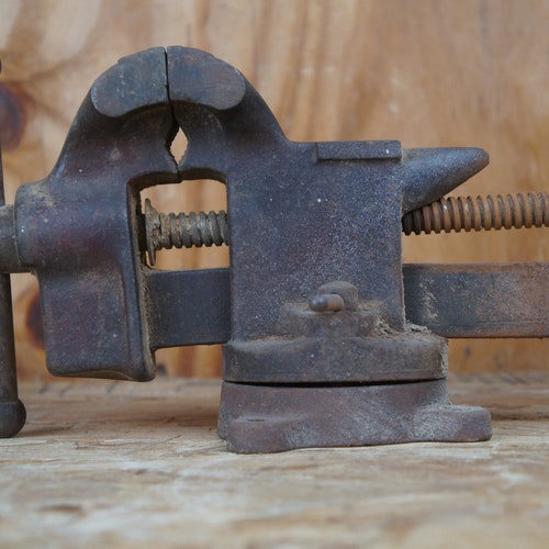 Shops Vintage Craftsman 5502 Swivel Bench Vise Jaw Cast Iron Anvil Sturdy USA Made 11