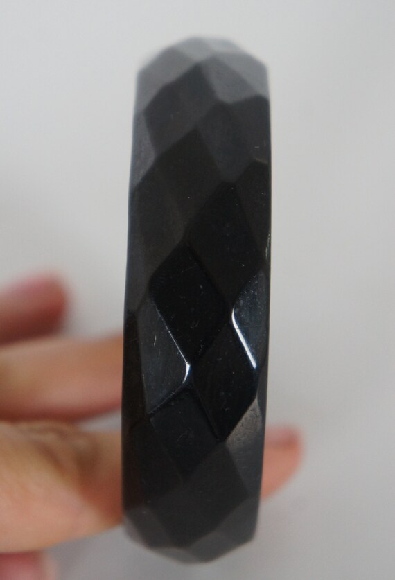 Vintage Mid Century Black Faceted Bakelite Bangle… - image 5