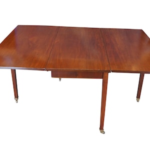 Antique American Federal Mahogany Drop Leaf Dining Table