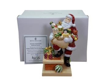 Royal Doulton 2486 Holiday Traditions Rooftop Santa w Toys Christmas Figurine 9"