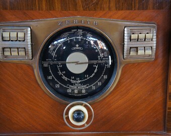 1941 Zenith Art Deco Walnut 8S563 Vacuum Tube Floor Radio Console