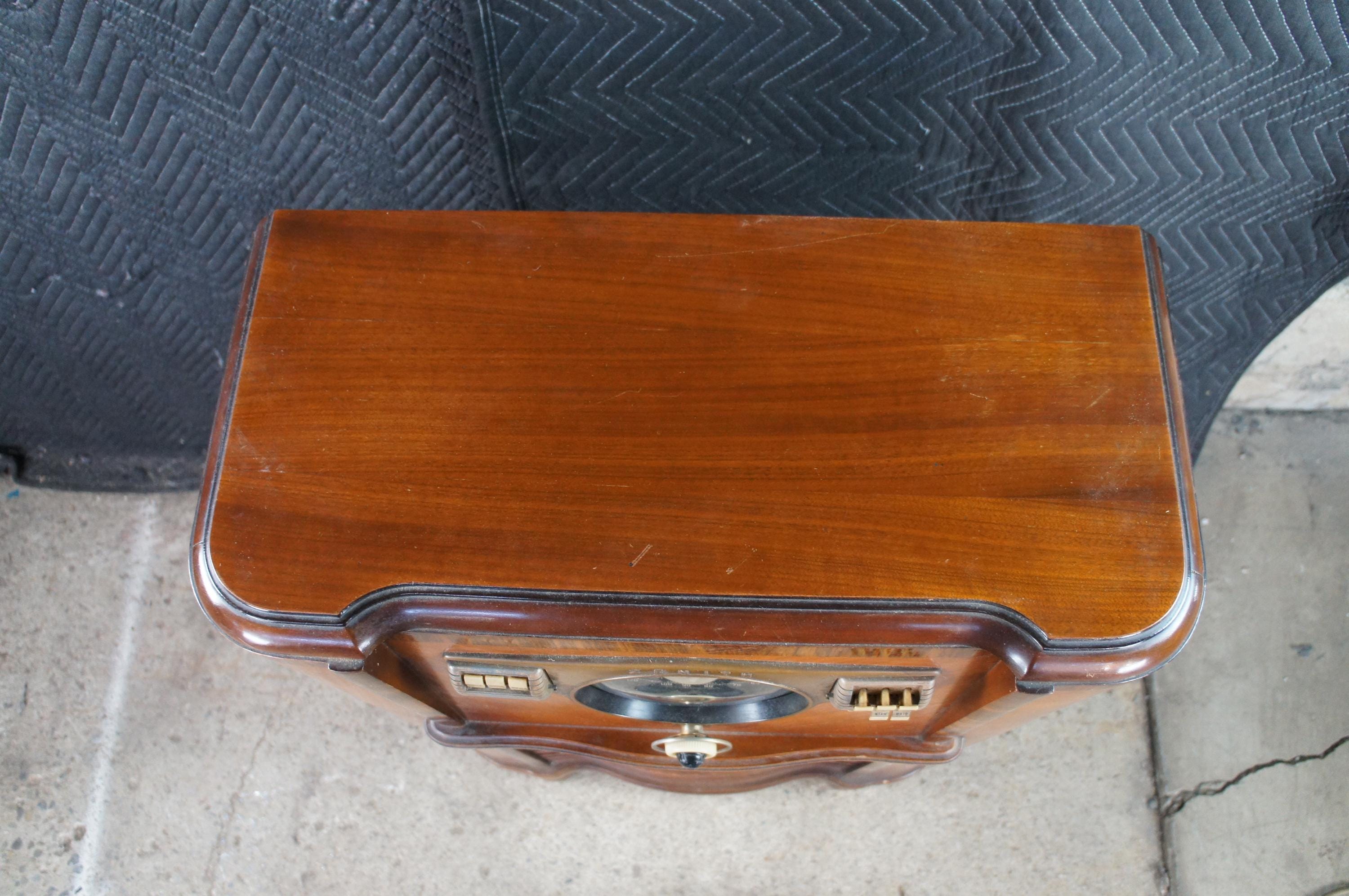 1941 Zenith Art Deco Walnut 8S563 Vacuum Tube Floor Radio Console